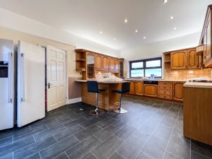 Kitchen- click for photo gallery